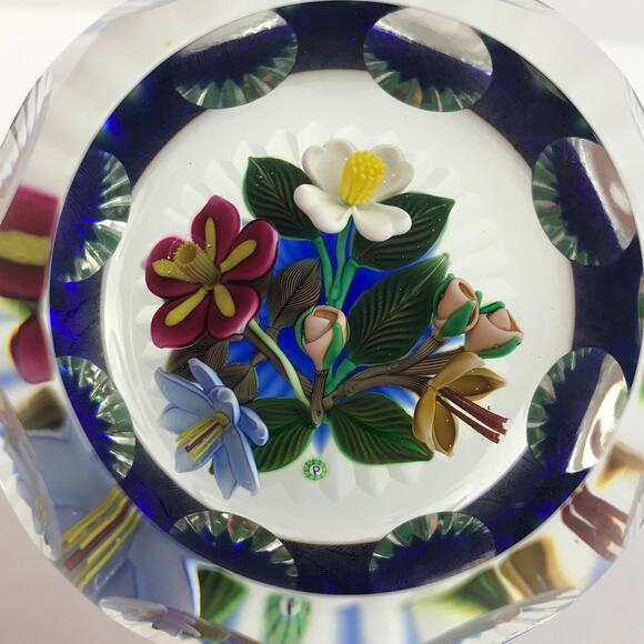 Perthshire 1993G Three-Dimensional Bouquet Lampwork Flower Faceted Paperweight - Picture 5 of 13